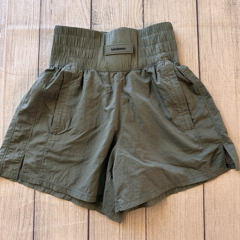 Lululemon Lightweight SHR Training Shorts 4" Women's 0 Green Super High Rise
